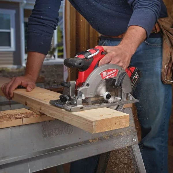 Sierra Circular Milwaukee M18CCS55-0