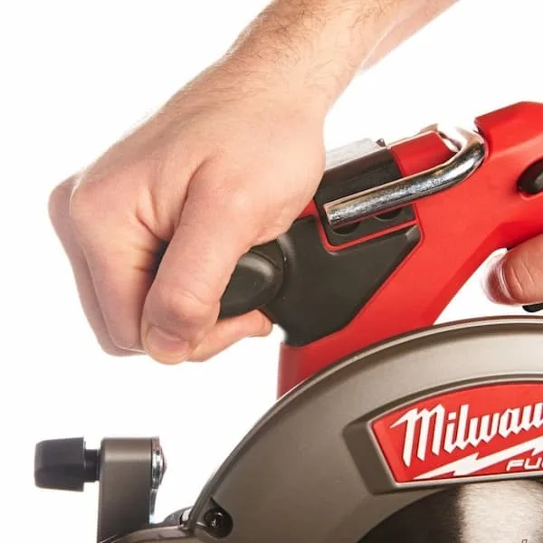 Sierra Circular Milwaukee M18CCS55-0