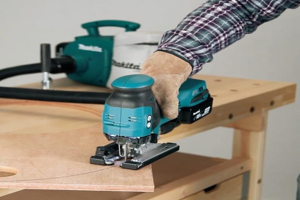 Caladora Makita DJV181Z